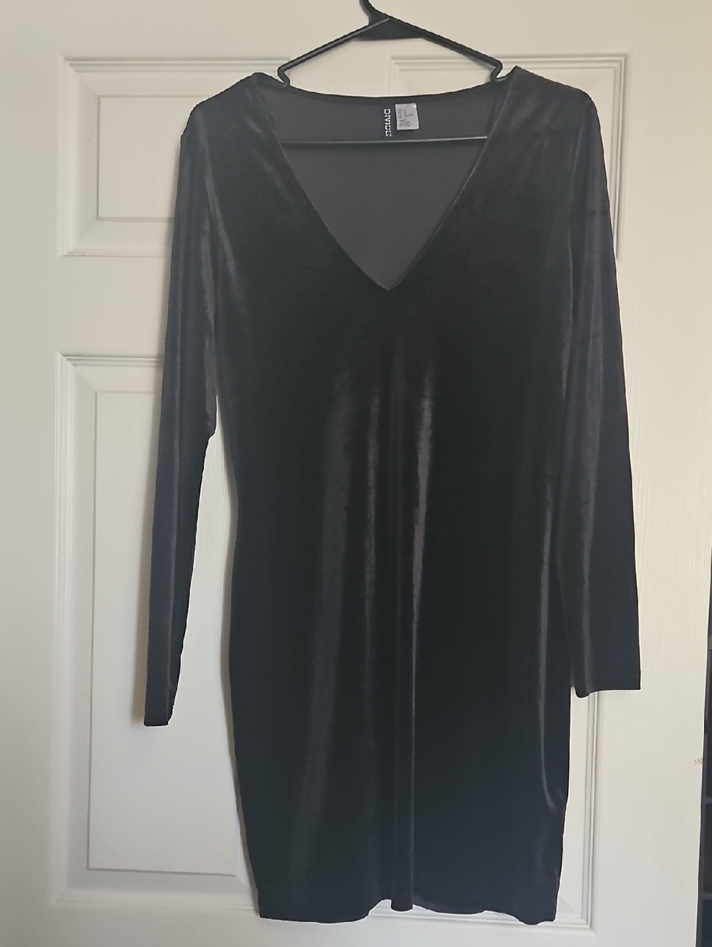 Divided Black Velvet V-Neck Long Sleeve Dress